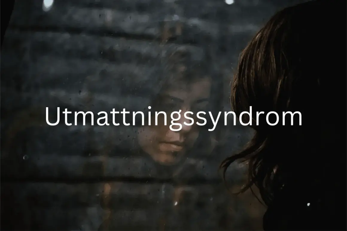 En person ser sig i spegeln, texten "Utmattningssyndrom" syns. Bilden kan illustrera utmattningssyndrom faser.
