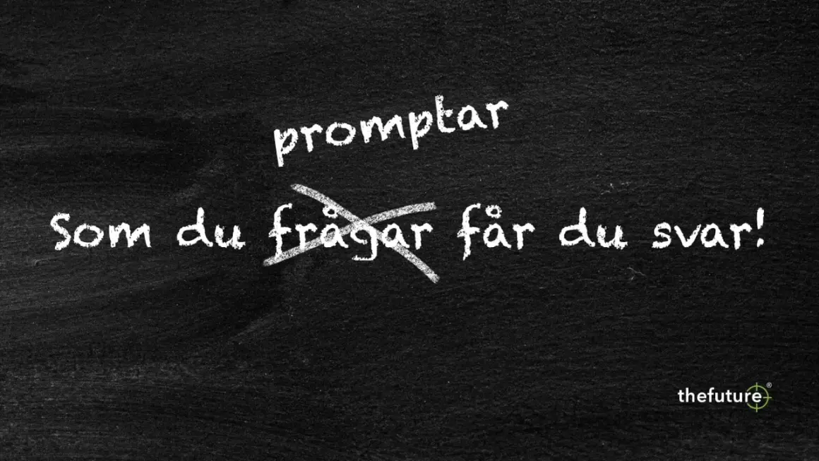 Text på en griffeltavla: "promptar" överstruket, under står "Som du frågar får du svar!". Ett test för att se om kan jag lita på honom.